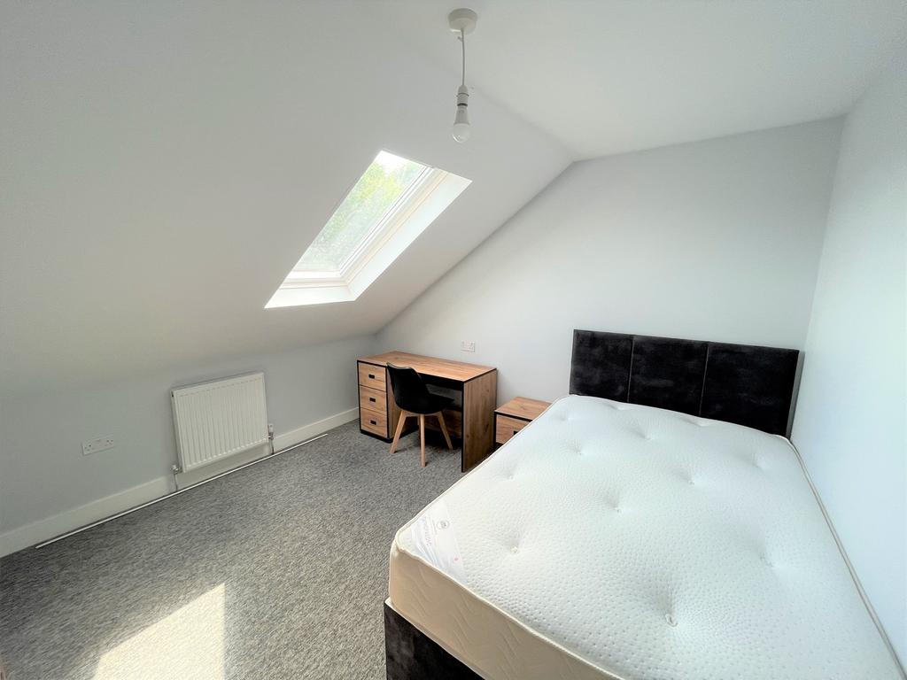 A bright and tidy double bedroom featuring a sp...