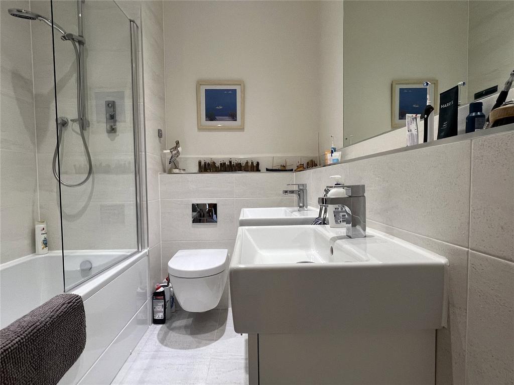 En-Suite Bathroom
