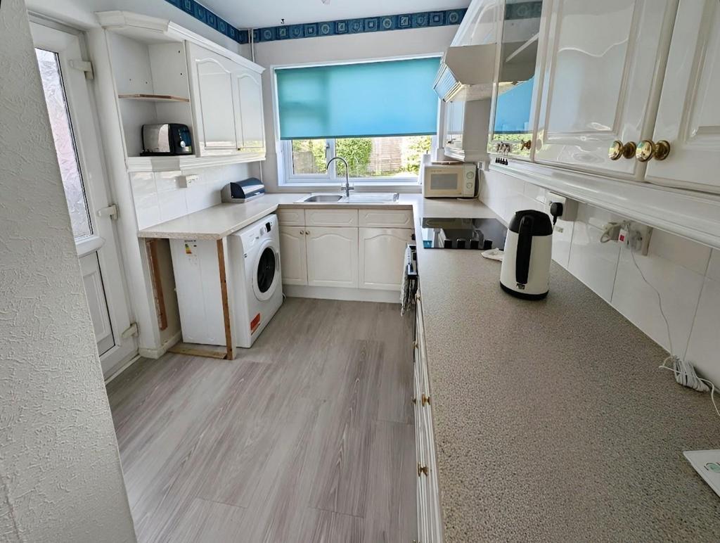 7832c1d6-kitchen 202.jpg