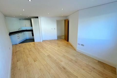 2 bedroom flat to rent, Walton, Surrey, KT12