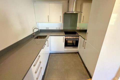 2 bedroom flat to rent, Walton, Surrey, KT12