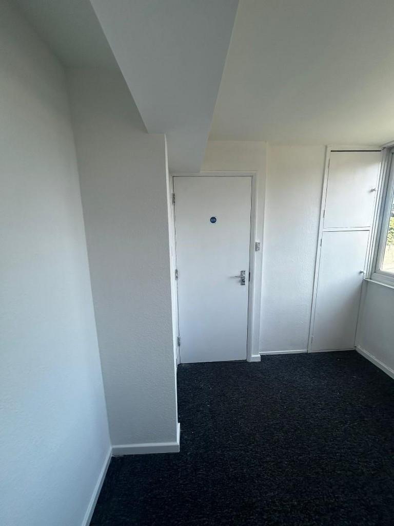 Room 4 4.jpg