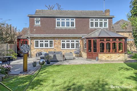 4 bedroom detached house for sale, The Retreat, Hutton, CM13