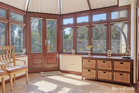 4 bedroom detached house for sale, The Retreat, Hutton, CM13