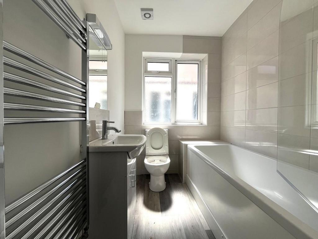 BATHROOM.jpeg
