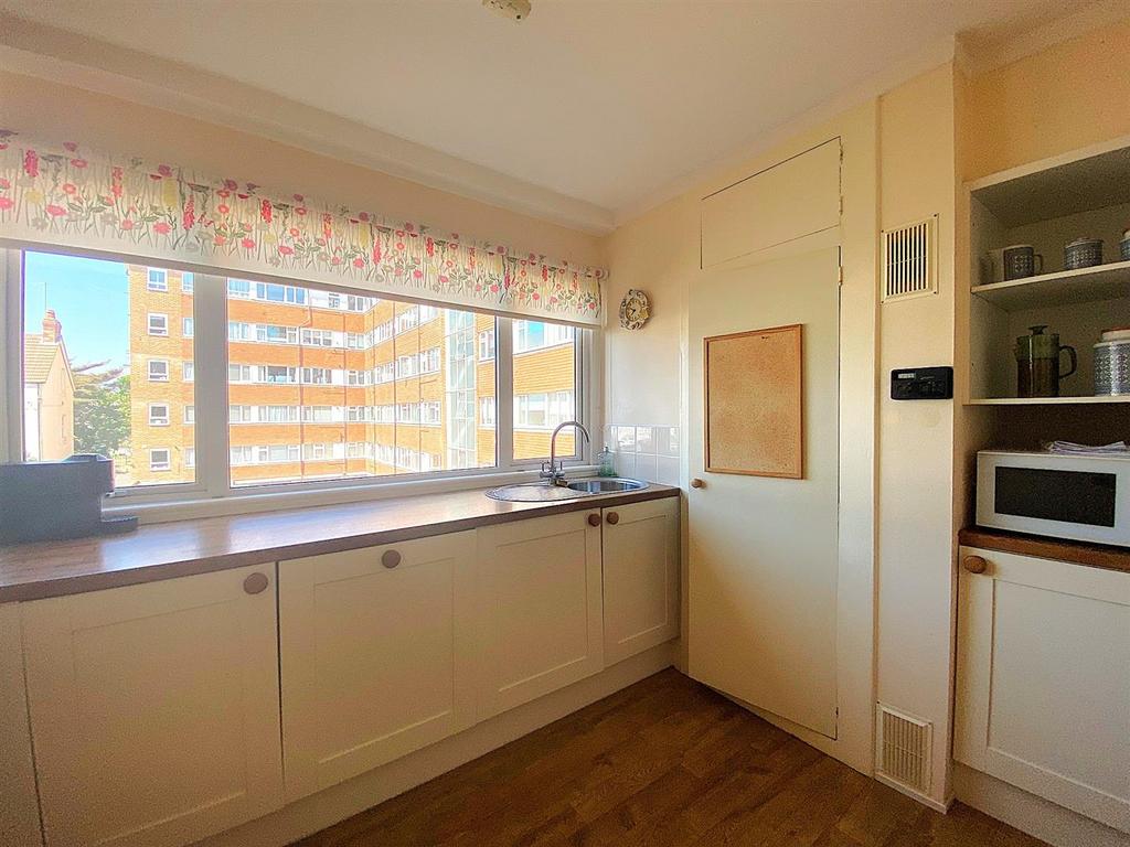 3 Clock Tower Ct - Kitchen2.jpg