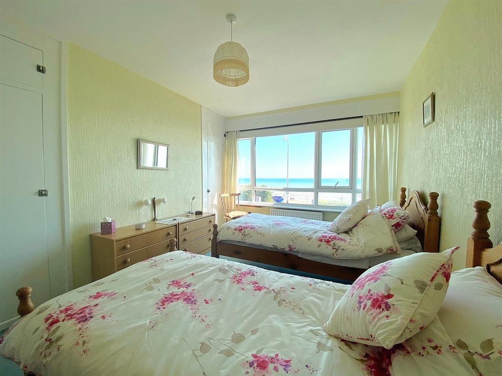 3 Clock Tower Ct - Bed2.jpg