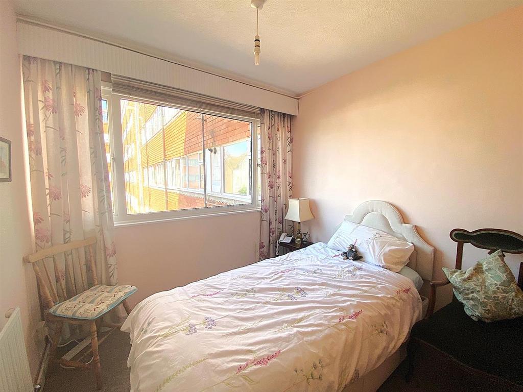 3 Clock Tower Ct - Bed5.jpg
