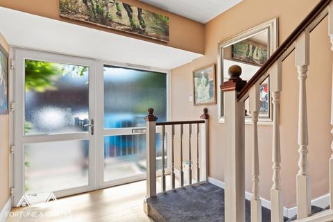 15 Chapel Fields, Harlow, CM17 9EQ
