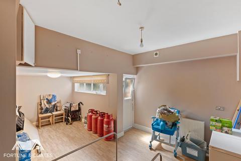 15 Chapel Fields, Harlow, CM17 9EQ