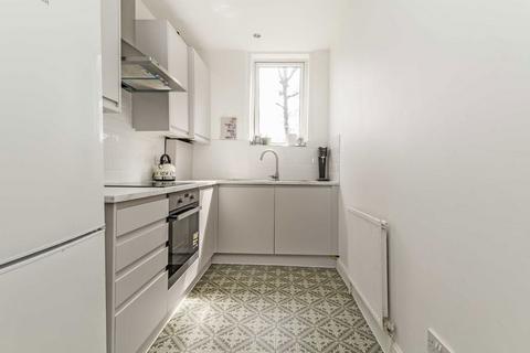 2 bedroom flat to rent, Cathcart Hill, London N19