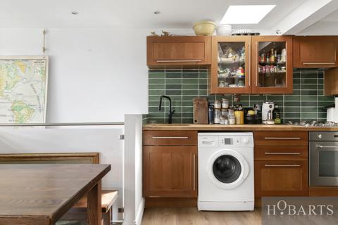 1 bedroom flat for sale, Womersley Road, London N8