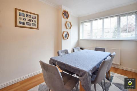 11 Ashleworth Gardens, Quedgeley, Gloucester, GL2 4WU