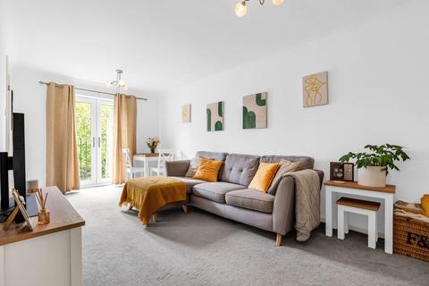 2 bedroom flat for sale, Lee Close, Ware SG12