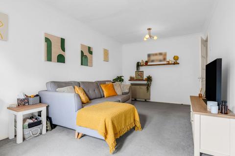 2 bedroom flat for sale, Lee Close, Ware SG12