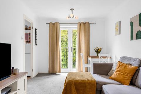 2 bedroom flat for sale, Lee Close, Ware SG12