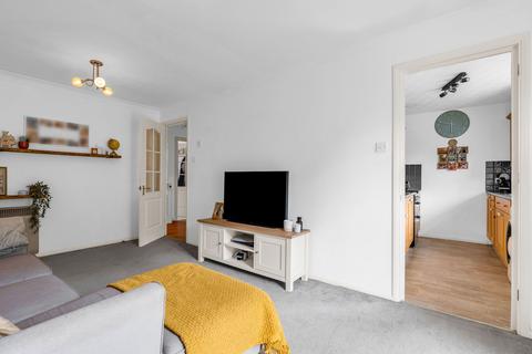 2 bedroom flat for sale, Lee Close, Ware SG12