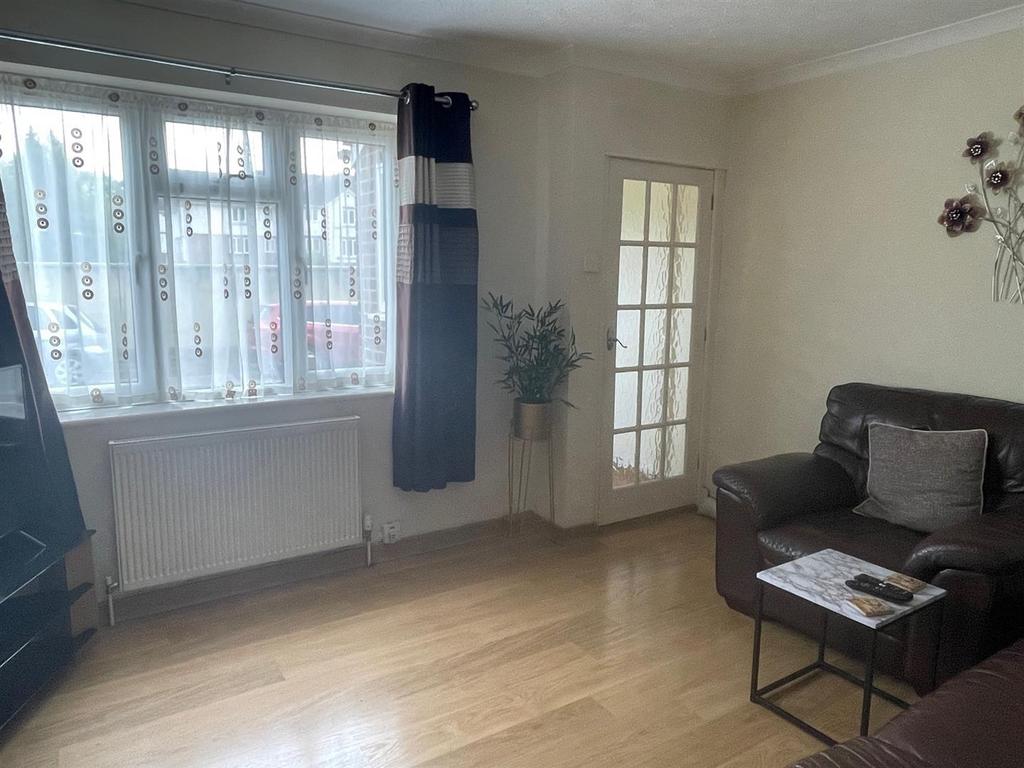 Living Room - 47 Estfield Road Cont.jpg