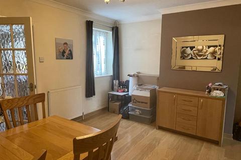 3 bedroom terraced house to rent, Eastfield Road, Andover