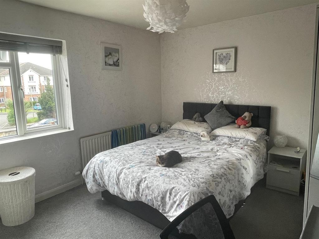Bed 1 - 47 Eastfield Road.jpg