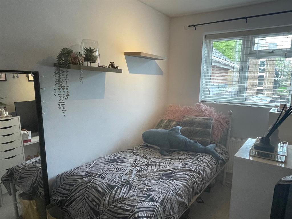 Bed 3 - 47 Eastfield Road.jpg