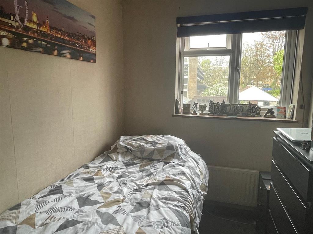 Bed 2 - 47 Eastfield Road.jpg