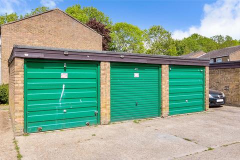 49 Farm Holt, New Ash Green, Longfield, DA3 8QB