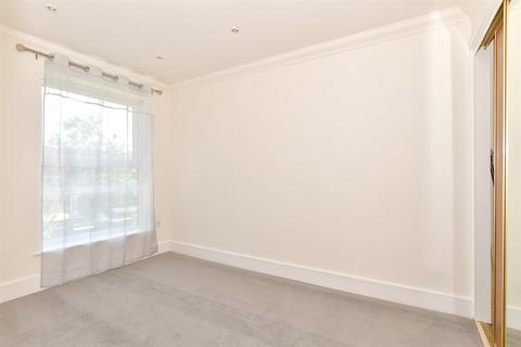 49 Farm Holt, New Ash Green, Longfield, DA3 8QB