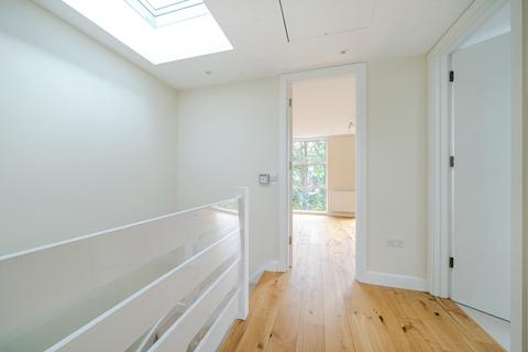 14 Tobin Close, London, NW3 3DY