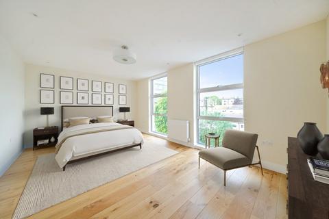 14 Tobin Close, London, NW3 3DY