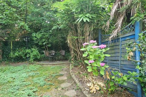 26 Sandall Close, London, W5 1JE