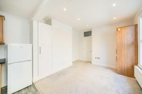 1 bedroom flat to rent, Radbourne Road, London SW12