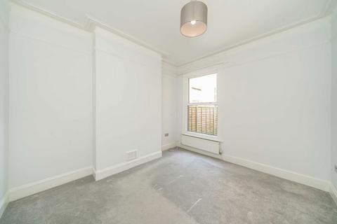 1 bedroom flat to rent, Radbourne Road, London SW12