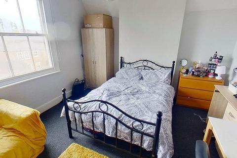 4 bedroom ground floor flat to rent, Forest Road West, Nottingham NG7