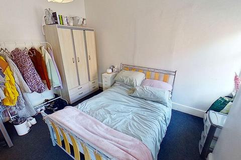 4 bedroom ground floor flat to rent, Forest Road West, Nottingham NG7