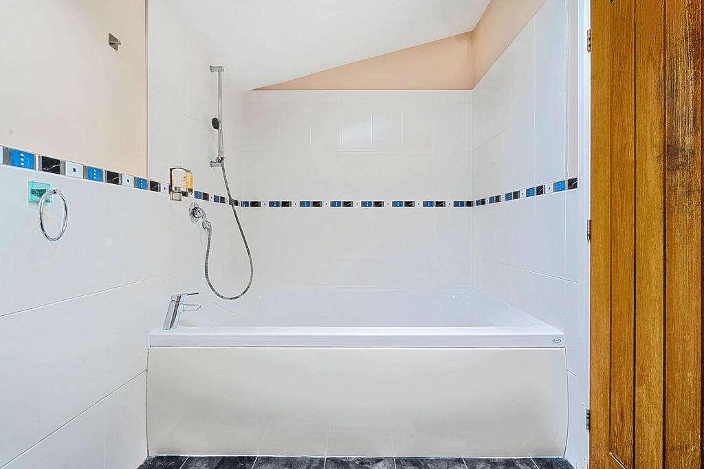 Bedroom 1 - En-Suite Bathroom