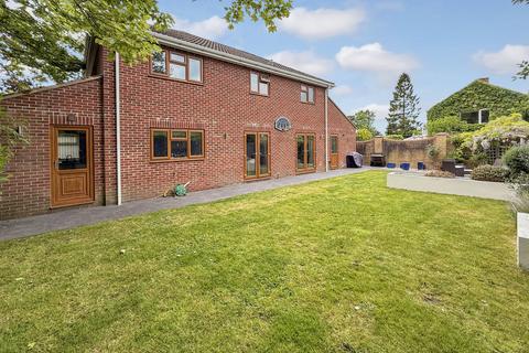 4 bedroom detached house for sale, Acacia Drive, Westbury