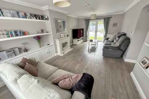 4 bedroom detached house for sale, Acacia Drive, Westbury