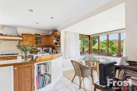Creekside Friary Island, Wraysbury, Staines, TW19 5JS