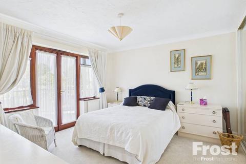 Creekside Friary Island, Wraysbury, Staines, TW19 5JS
