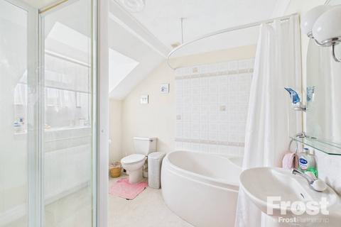 Creekside Friary Island, Wraysbury, Staines, TW19 5JS