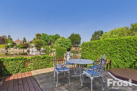 Creekside Friary Island, Wraysbury, Staines, TW19 5JS