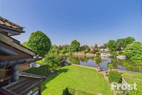Creekside Friary Island, Wraysbury, Staines, TW19 5JS