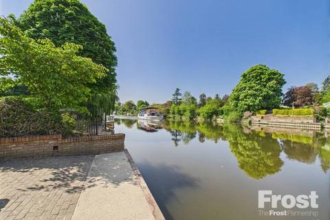 Creekside Friary Island, Wraysbury, Staines, TW19 5JS