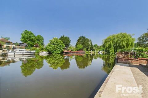 Creekside Friary Island, Wraysbury, Staines, TW19 5JS