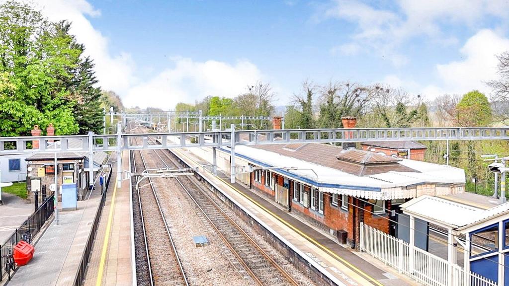 Tilehurst Station
