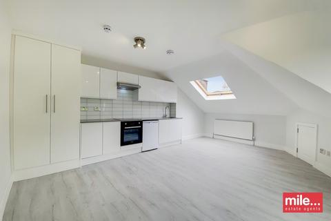 Studio to rent, North End Road, London