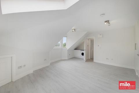 Studio to rent, North End Road, London