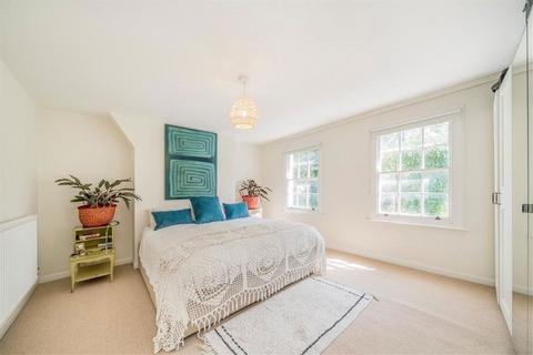 7 Arbour Square, London, E1 0SH