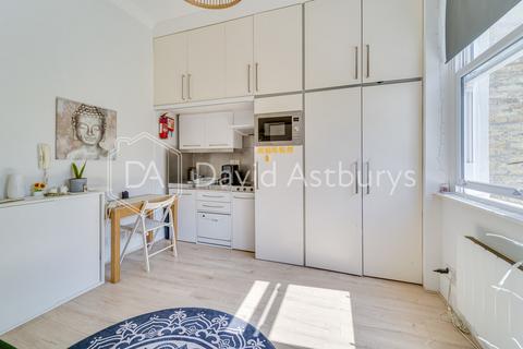 Studio to rent, Camden Road, Holloway, London